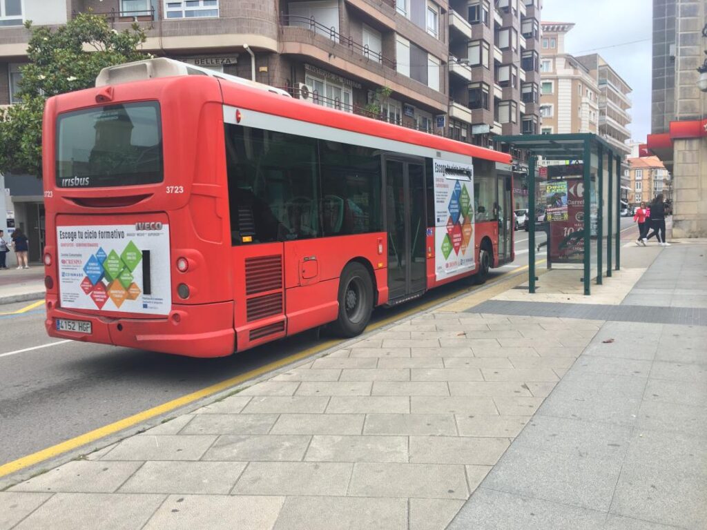 Publicidad Trasera Estándar y Laterales Plus Autobuses Reacciona Publicidad